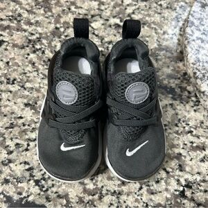 Nike Kids Black and Gray Sneakers